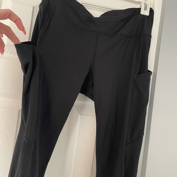lululemon black leggings with pockets - Picture 2 of 4